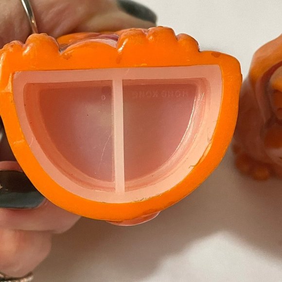 Vintage mid-century Orange plastic Hong Kong Basset hound sad long face shakers - Picture 3 of 4